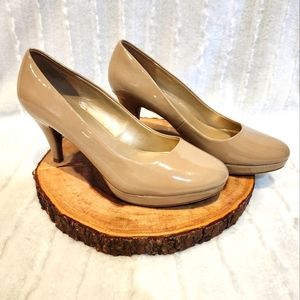 Bandolino tan high heels size 8.5